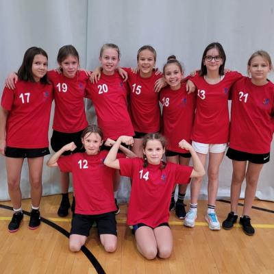 🏆 Kohtla-Järve Iidla Põhikooli tüdrukud võitsid Ida-Virumaa Spordiliidu rahvaste pallivõistlused!