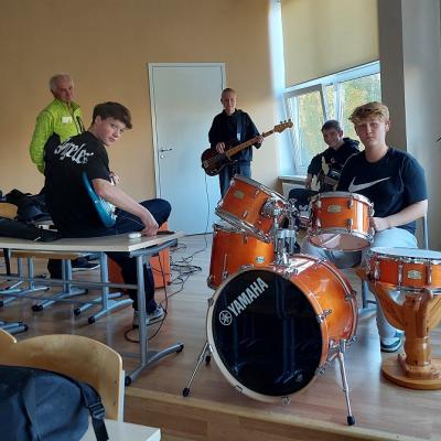 Muusikapäev Puru tee õppekohas